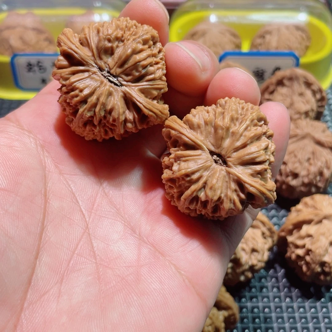 黄***头文玩核桃吊坠41南疆石微修狮子头