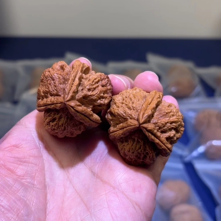 文玩核桃吊坠金棱塔