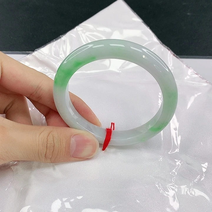 翡翠未镶嵌手镯圈57。