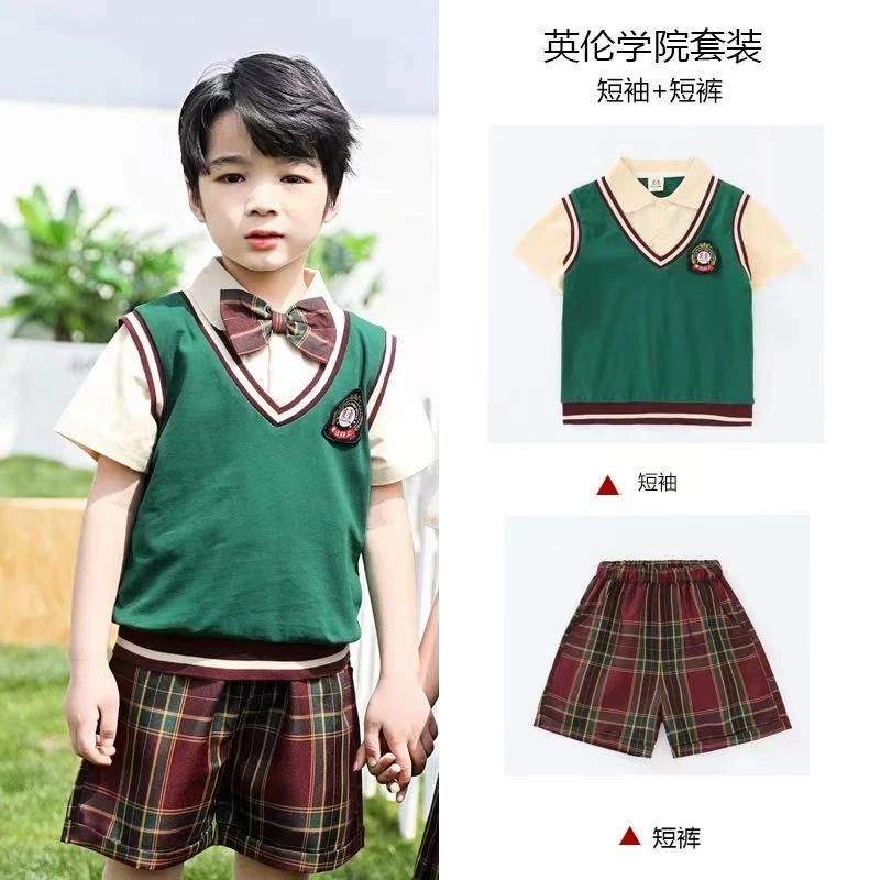 A035      绿色夹两件运动套装（不带徽章）