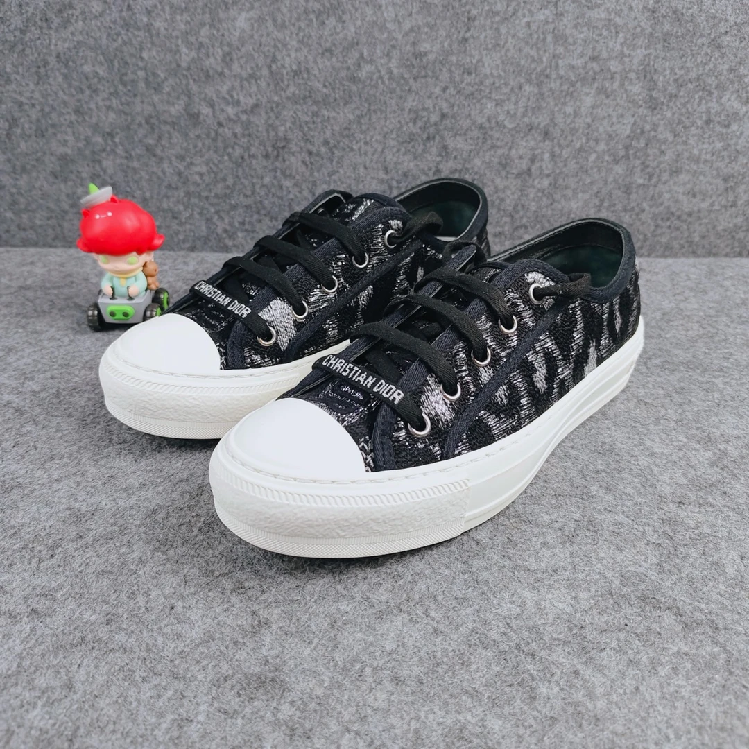 95新 DIOR/迪奥 满印刺绣黑白板鞋 37.5码 品相不错