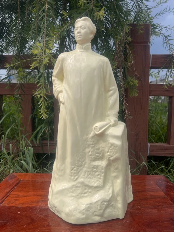 问苍茫大地谁主沉浮55公分张松鹤作品黄釉的