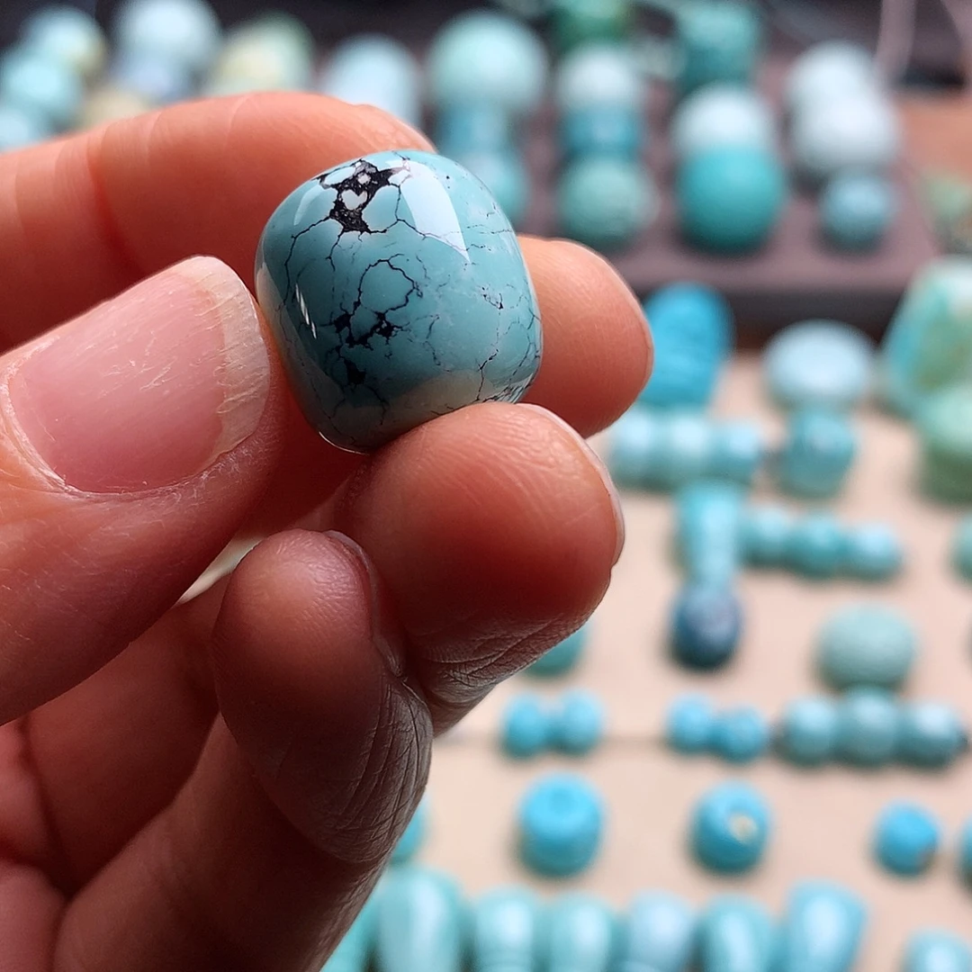 绿松石未镶嵌颈饰