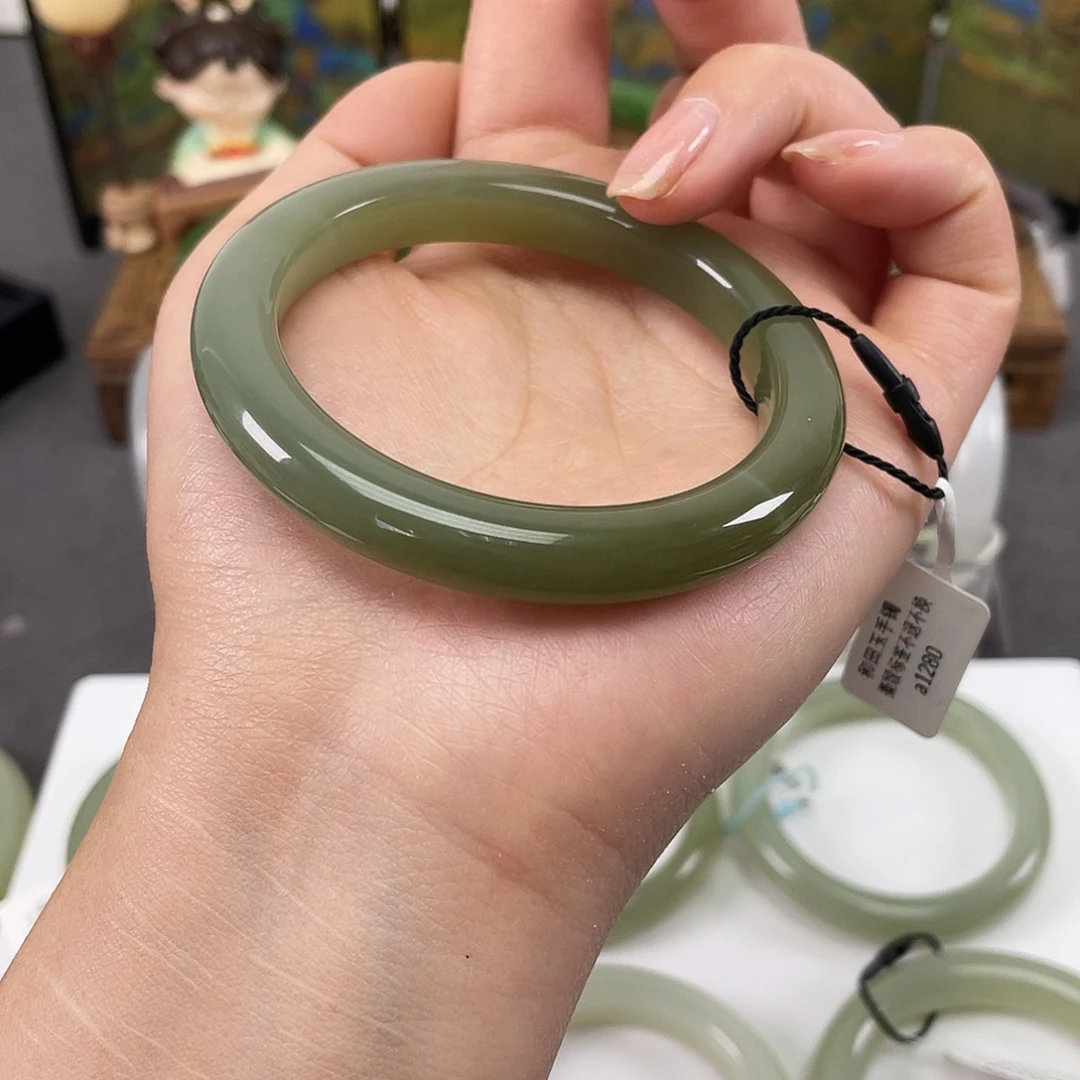 和田玉未镶嵌手镯