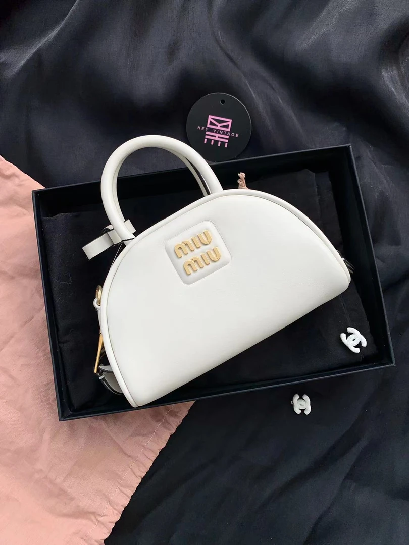 99新 MIU MIU/缪缪 白金贝壳保龄球包 17cm  12921614