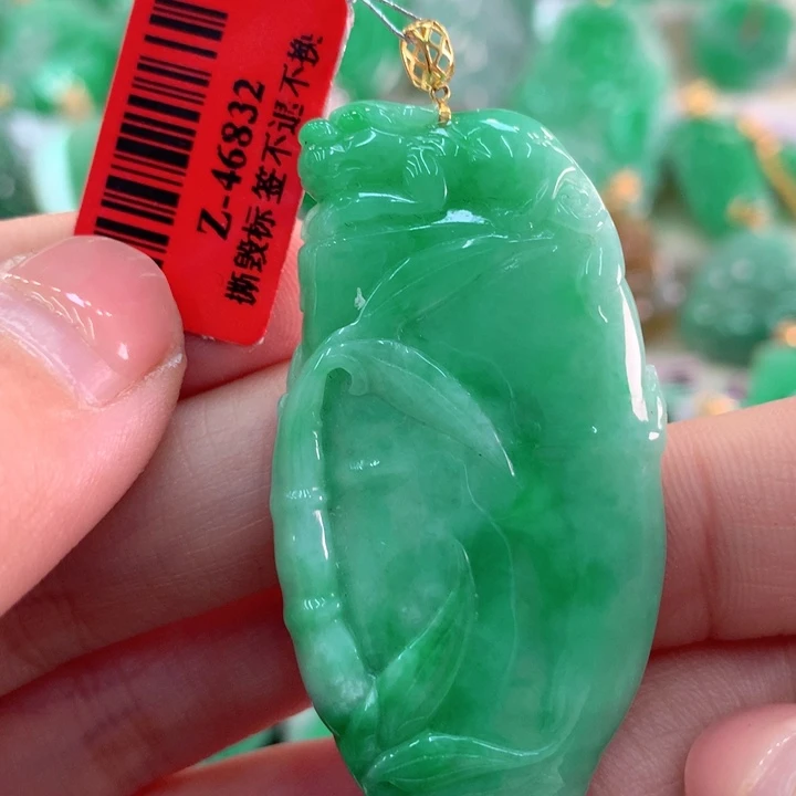 翡翠吊坠(不含链)18K金镶嵌