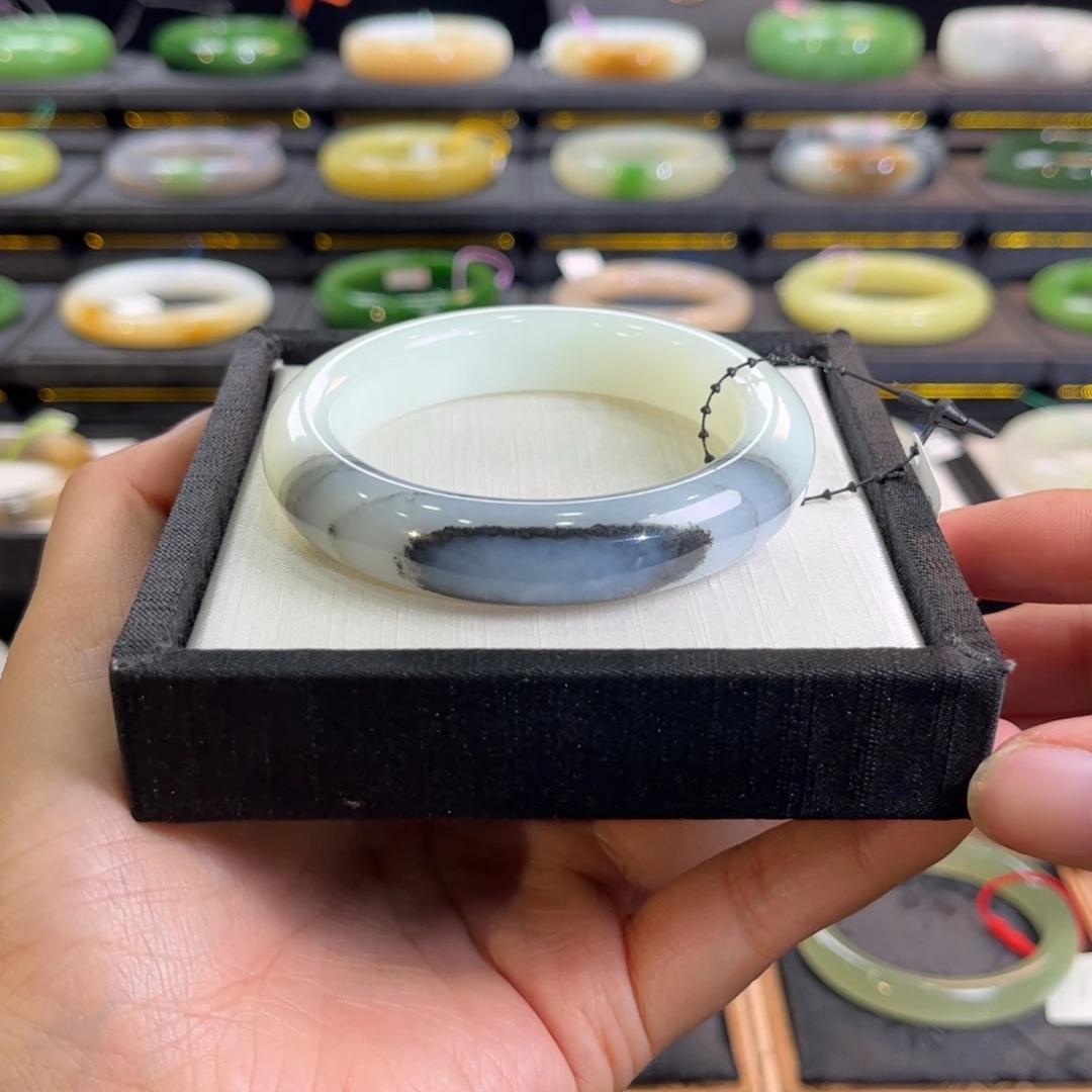 和田玉未镶嵌手镯青花