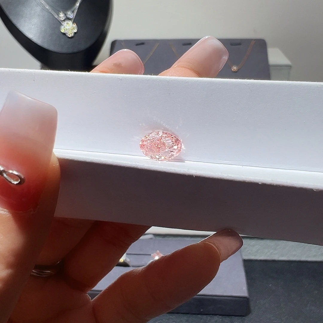 合成钻石裸石1.51ct樱花粉椭圆培育钻igi 证书
