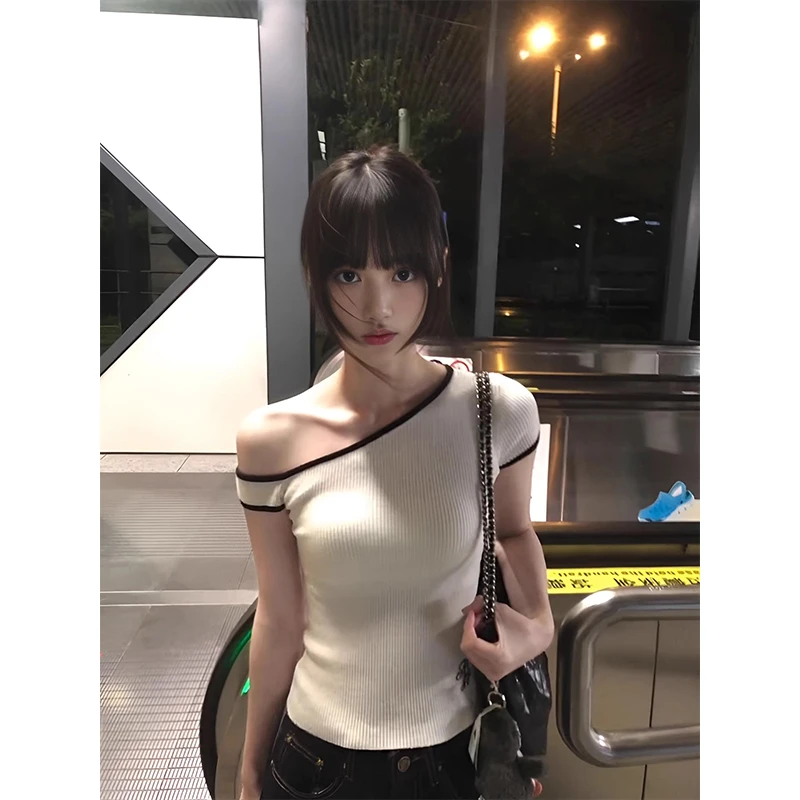 上衣女韩系气质纯欲斜肩2025修身设计感显瘦白色小众短款露脐T恤