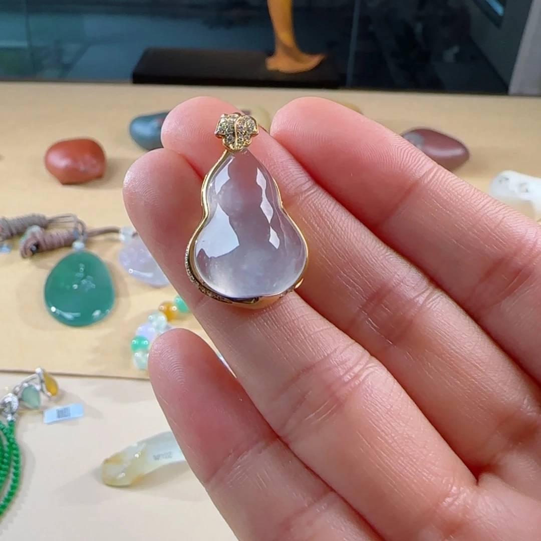 颈饰18K金镶嵌翡翠橦