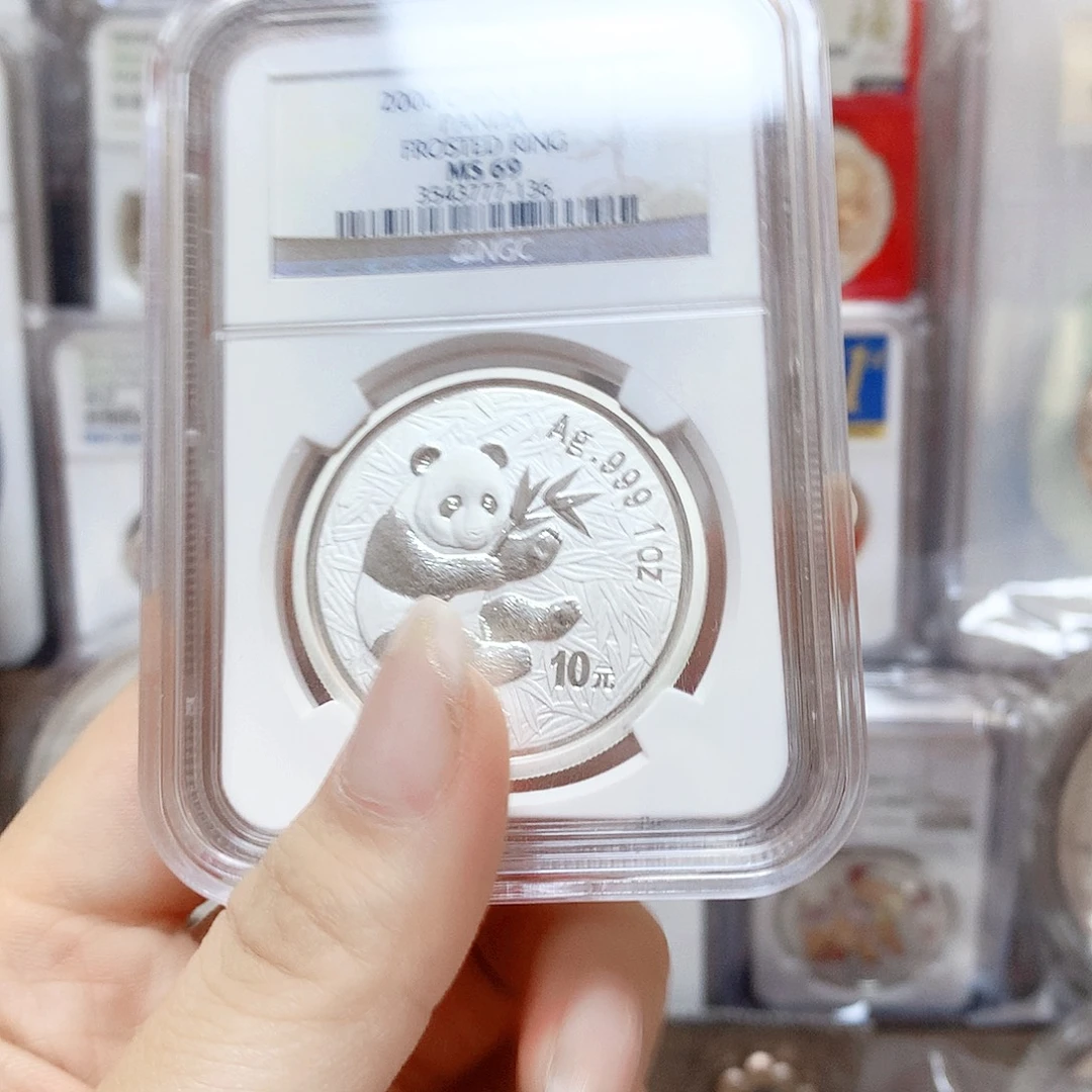 纯银2000年熊猫69分