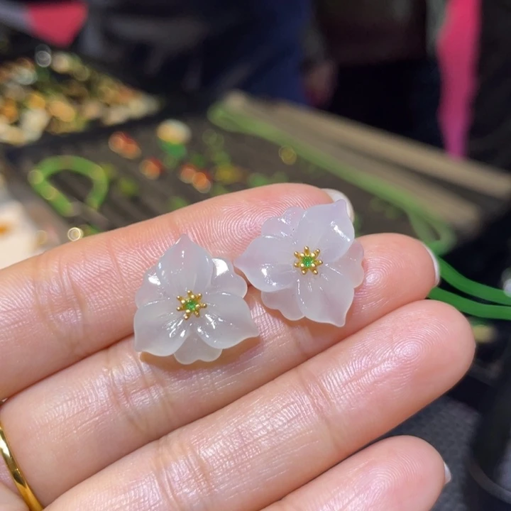 向***️和田玉银S925镶嵌耳饰