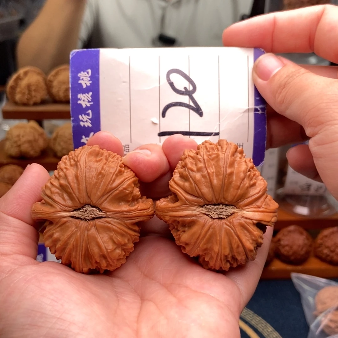文玩核桃把件45白狮子