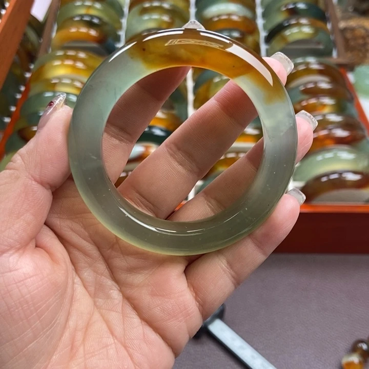 月****蛇纹石玉未镶嵌手镯