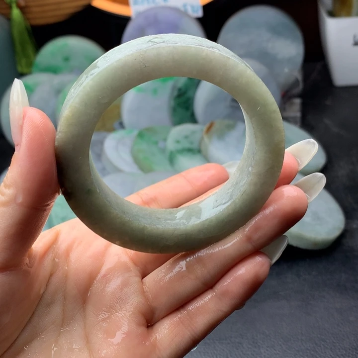 定制翡翠未镶嵌手镯