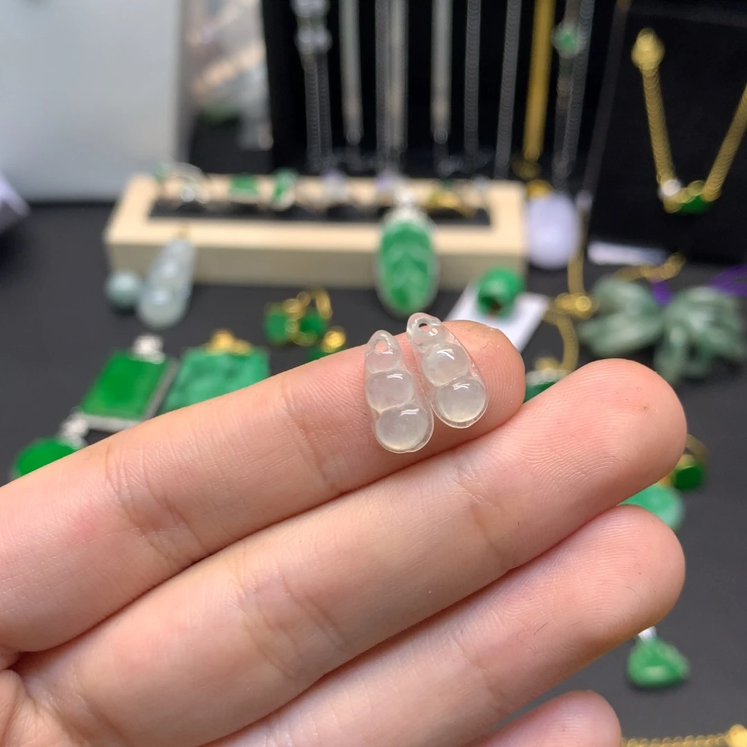 翡翠未镶嵌吊坠(不含链)有纹裂