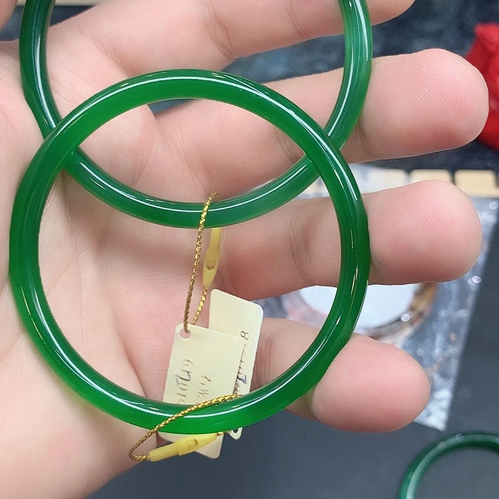 玛瑙/玉髓手镯未镶嵌包****?