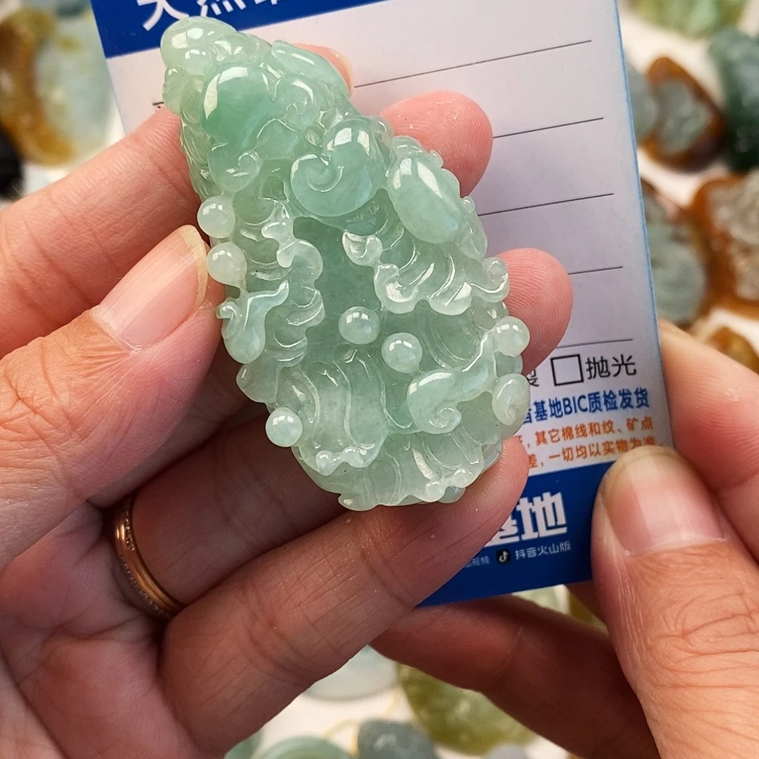 翡翠未镶嵌颈饰白菜