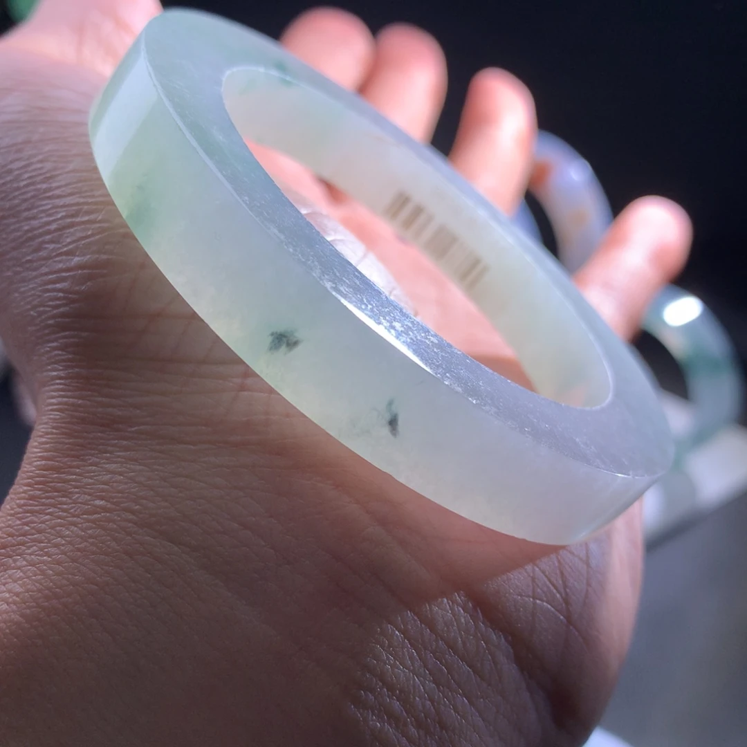 定制翡翠未镶嵌手镯