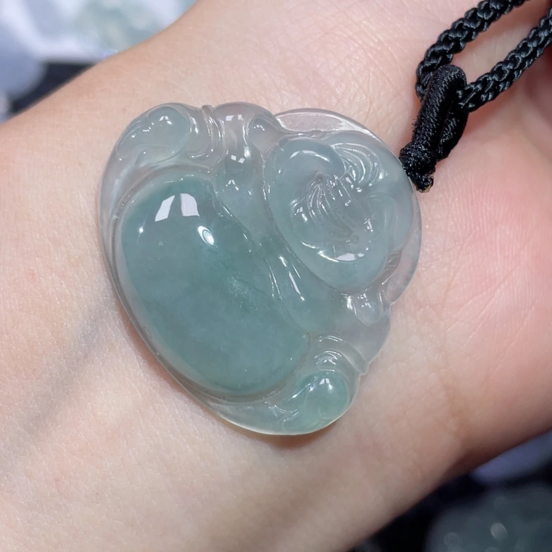 翡翠未镶嵌颈饰佛公