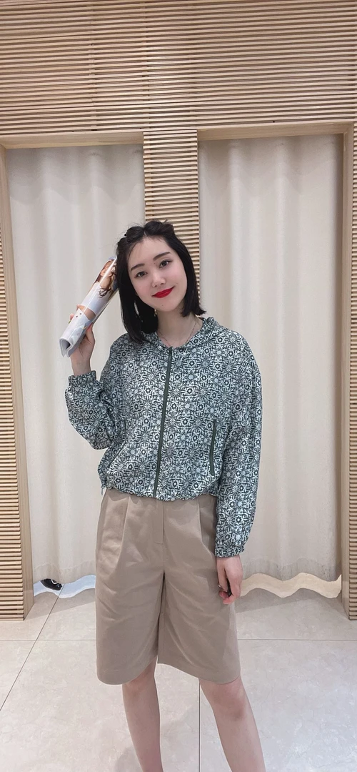 华诺二楼恩宝莉印花上衣