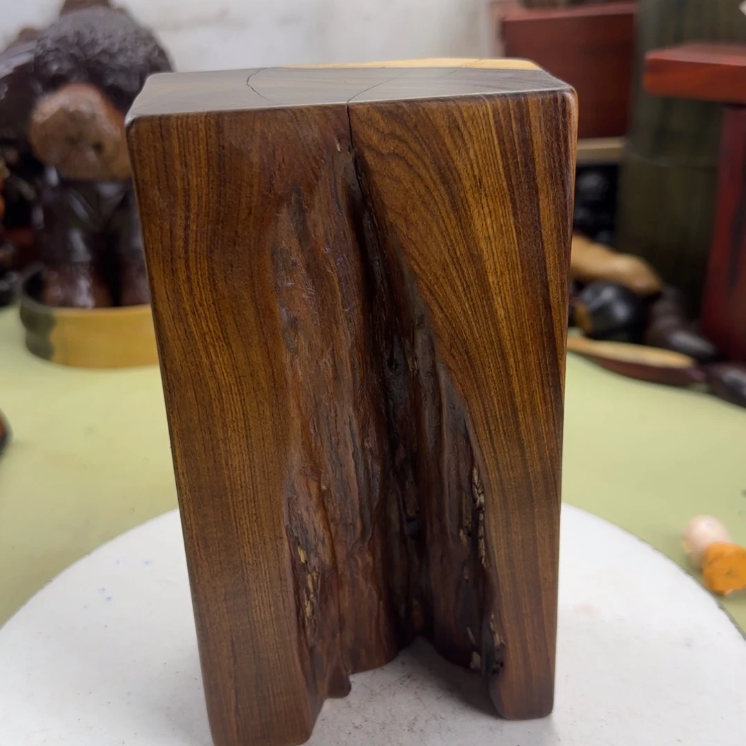 大果紫檀（缅甸花梨）草****。