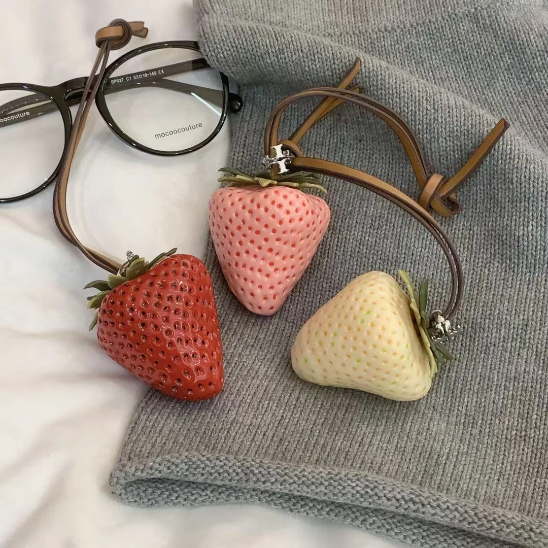 超重工圣诞草莓挂饰包挂 3106