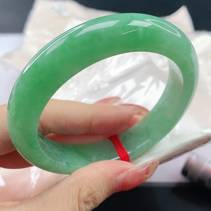 翡翠手镯未镶嵌，810