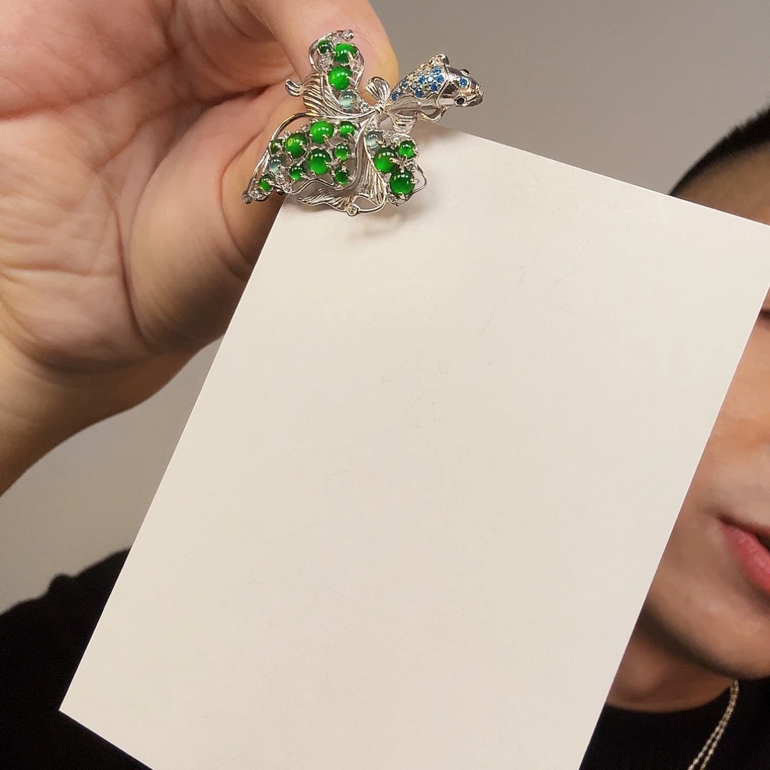 翡翠未镶嵌颈饰一件