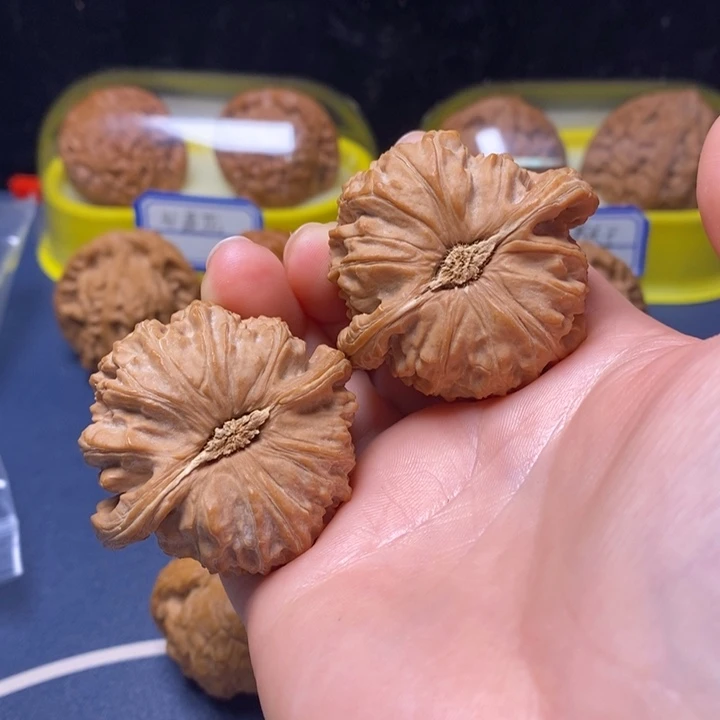 文玩核桃把件闷白