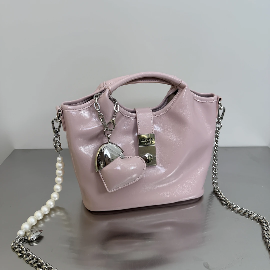 2025新款爱心轻奢时尚女士手提包斜挎单肩包