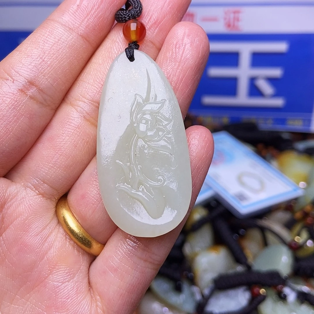 和田玉未镶嵌颈饰