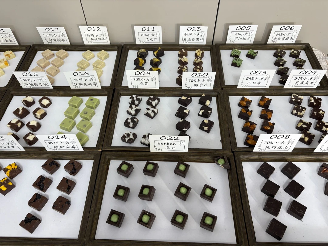 手工纯可可脂巧克力豆综合巧克力锤夹心巧克力坚果巧克力块零食