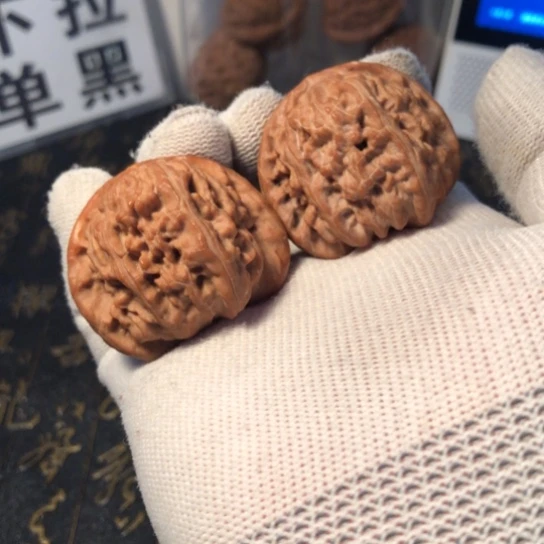 文玩核桃把件白狮子41mm