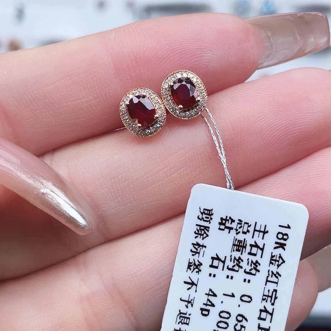 18K金镶嵌耳饰红宝石