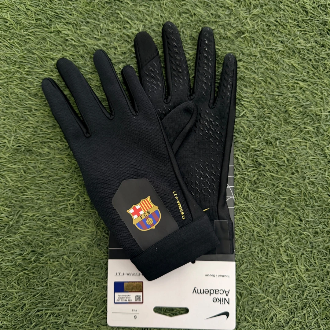 麒天小胜:NIKE/耐克  巴塞罗那俱乐部训练手套 IH1383010