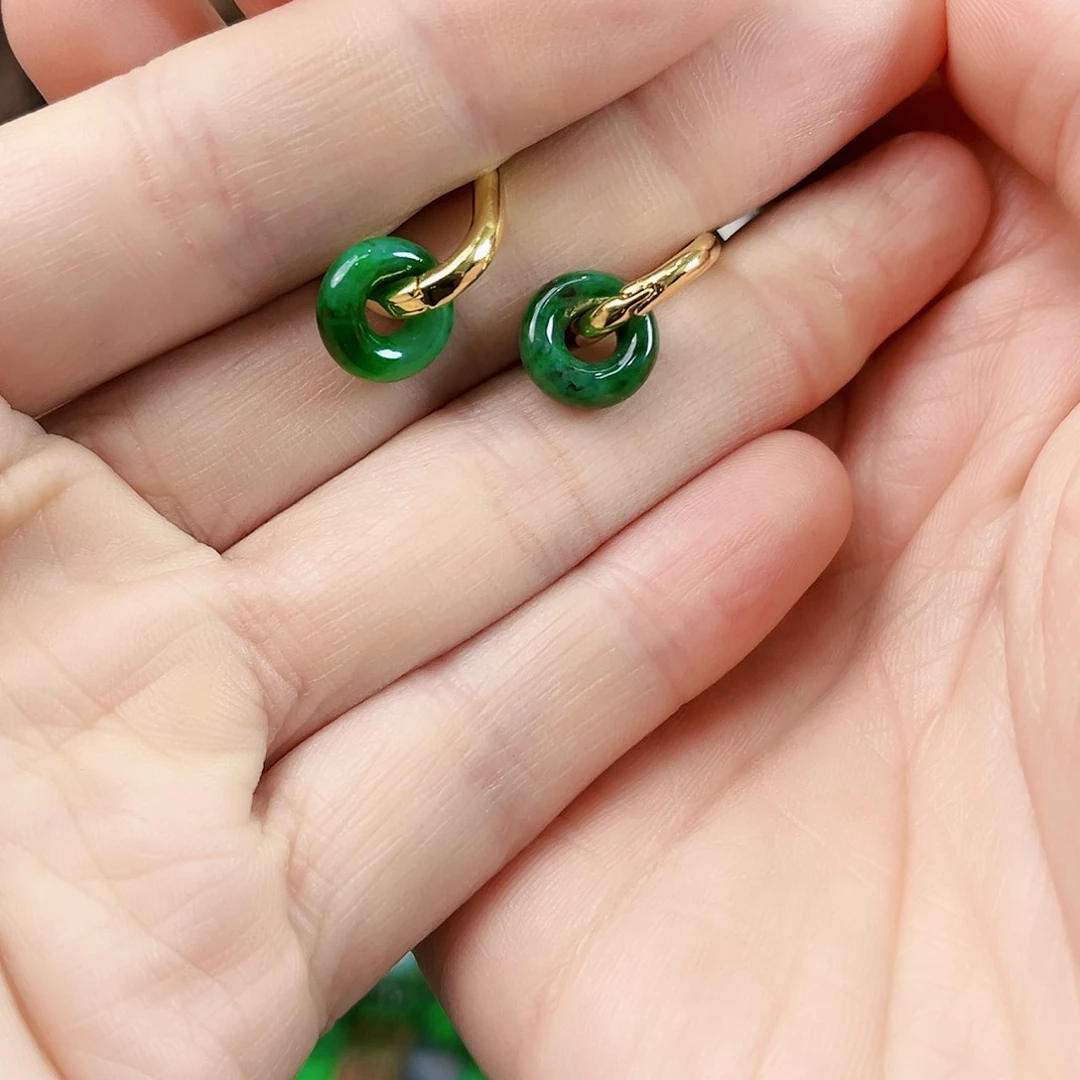 翡翠颈饰未镶嵌耳饰多样性