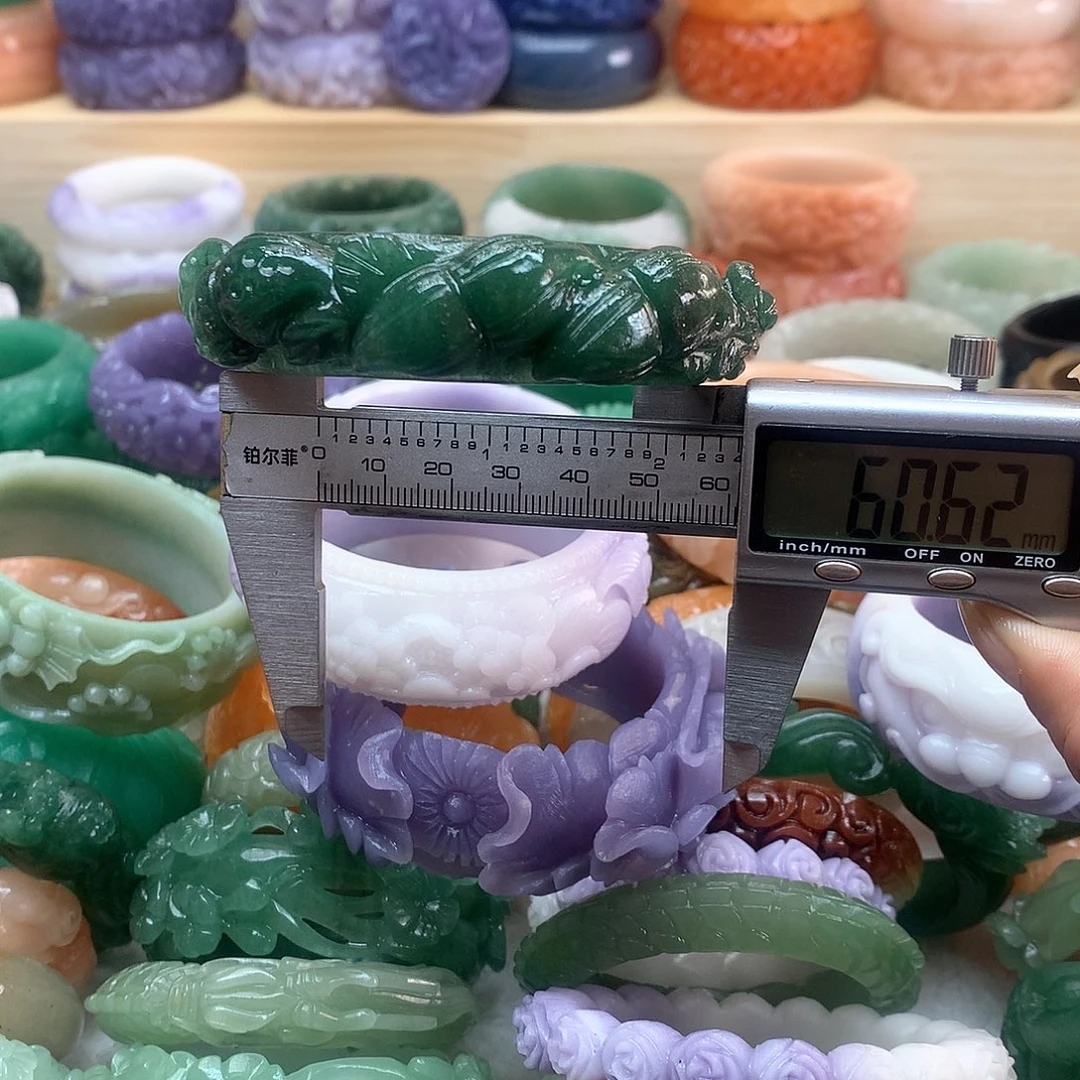 未镶嵌手镯石英质玉