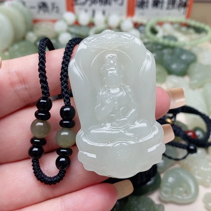 和田玉未镶嵌颈饰墨*