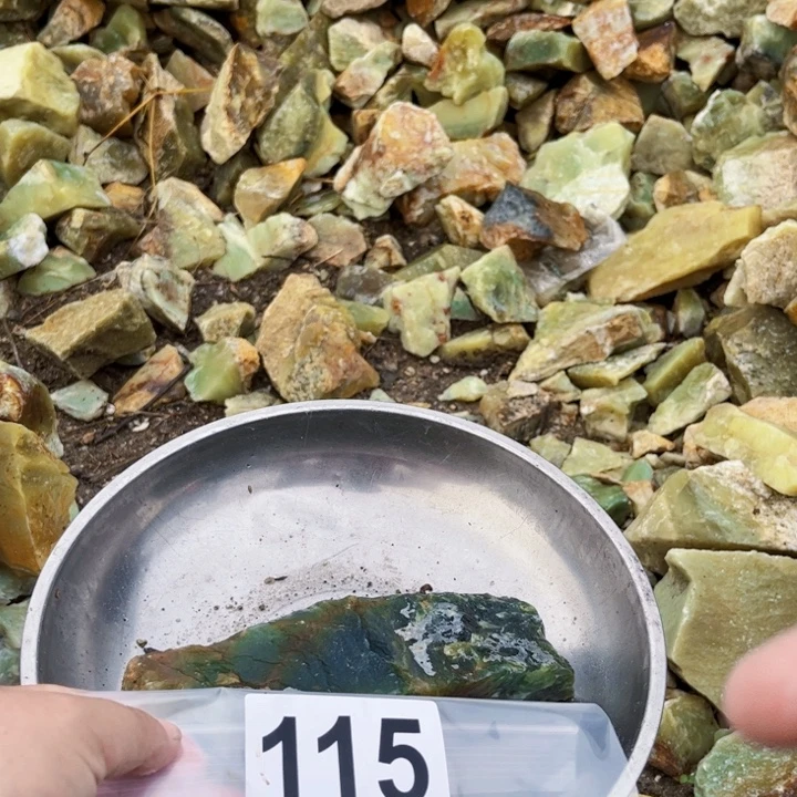 未镶嵌蛇纹石玉珠宝半成品