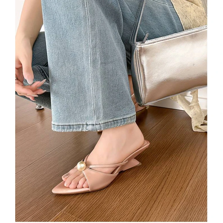 【王11】新款小众设计感百搭单鞋 5CM/5392