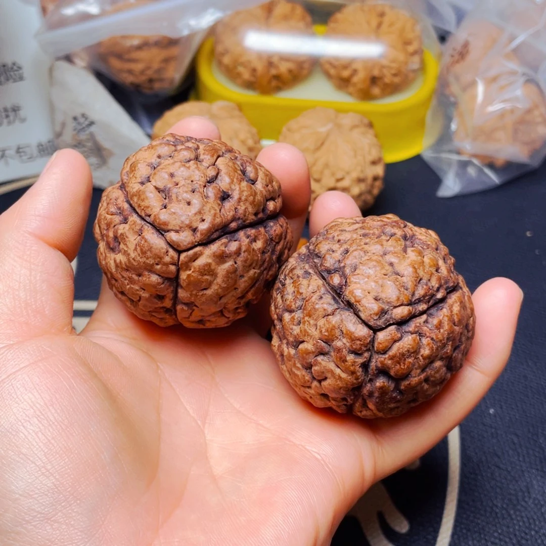 文玩核桃把件金刚一对