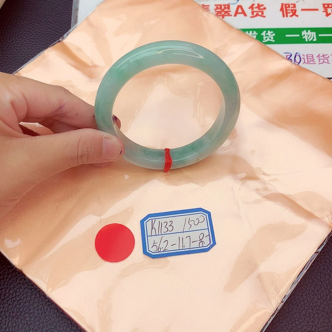 翡翠手镯未镶嵌翡翠