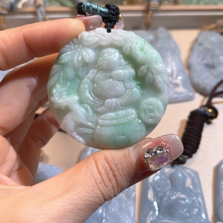 翡翠颈饰未镶嵌翡翠