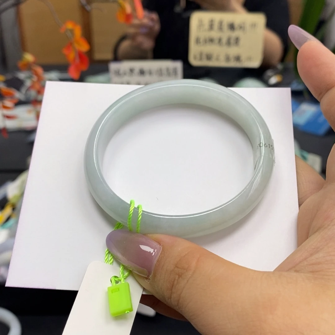 翡翠手镯未镶嵌5556口