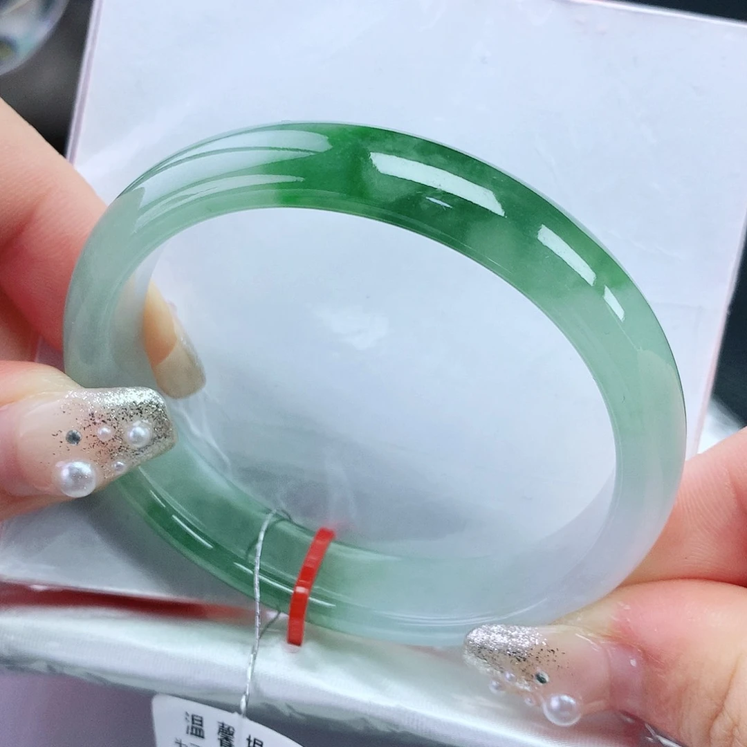 翡翠手镯未镶嵌54贵