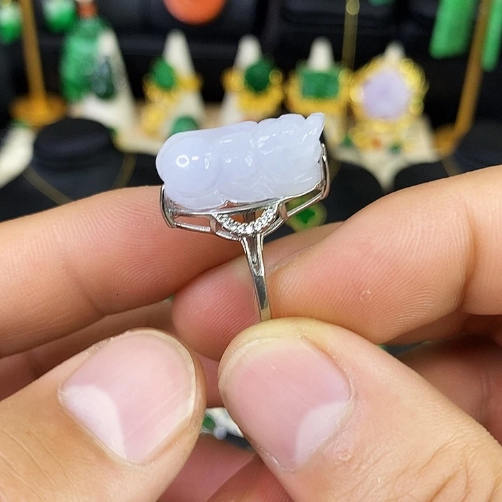 翡翠未镶嵌颈饰戒指