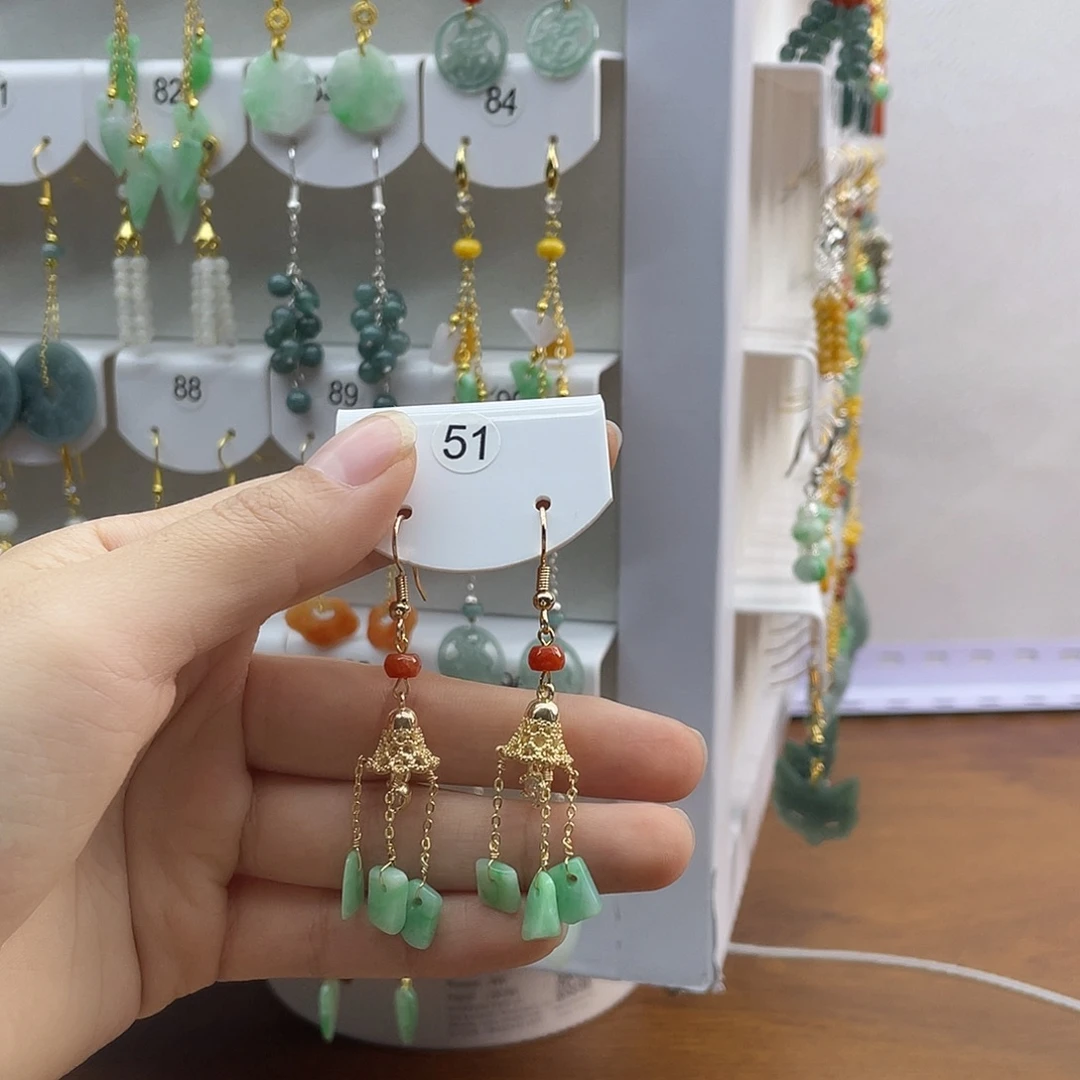 翡翠未镶嵌耳饰一物一图，以实物为准