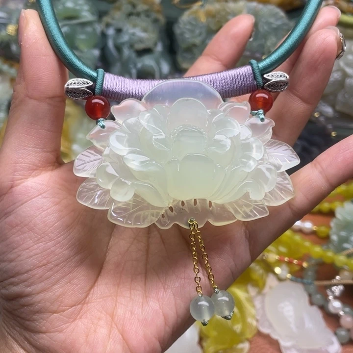 蛇纹石玉未镶嵌吊坠