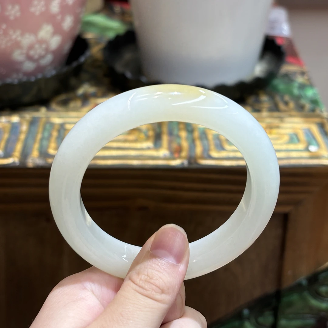 121738wm和田玉糖白手镯圈口约57.2克重约66.4g